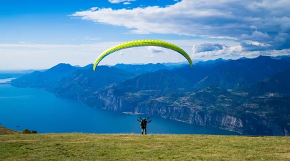 Paragliding on Lake Garda: where and how to do it