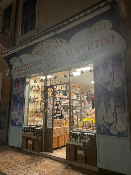 Discovering the taverns and historic shops of Verona 8