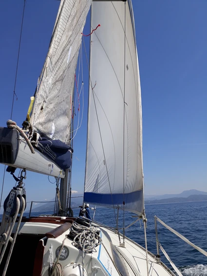 Sailing boat trip with skipper: from Moniga to Isola del Garda 3