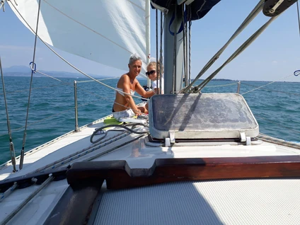 Uscita in barca a vela con skipper: Sirmione e il bacino di Desenzano 5