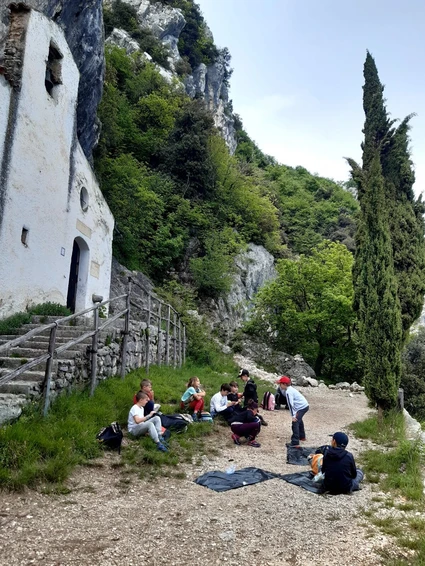 Trekking in the woods to discover the Hermitage of San Valentino 1