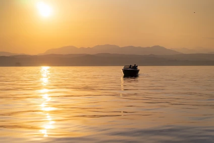 Tour with skipper to discover Sirmione: Poets' peninsula at sunset 6