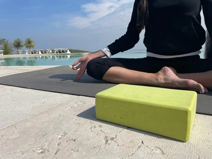 Yogastunde in historischer Residenz mit Blick auf den Gardasee 5