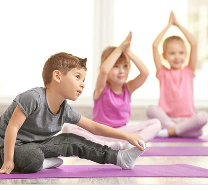 Yoga für Kinder in freier Natur in Desenzano del Garda 3