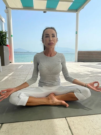 Lezione individuale di yoga all'aria aperta a Desenzano del Garda 3