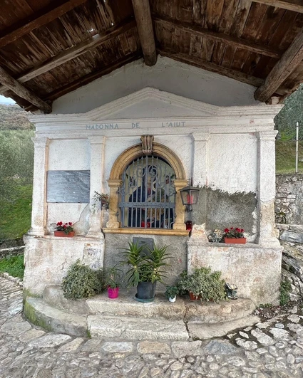 Walking tour to the abandoned hamlet of Campo in Brenzone del Garda 0