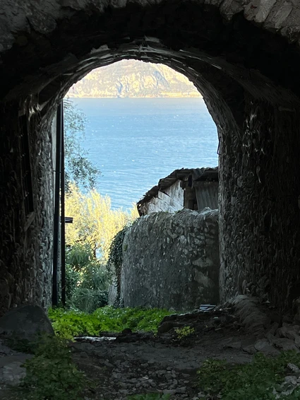 Walking tour to the abandoned hamlet of Campo in Brenzone del Garda