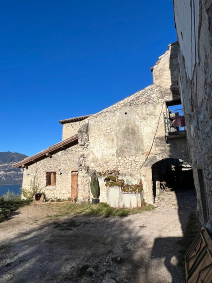 Rundgang zur verlassenen Ortschaft Campo in Brenzone del Garda 12