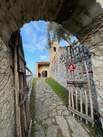 Walking tour to the abandoned hamlet of Campo in Brenzone del Garda 15