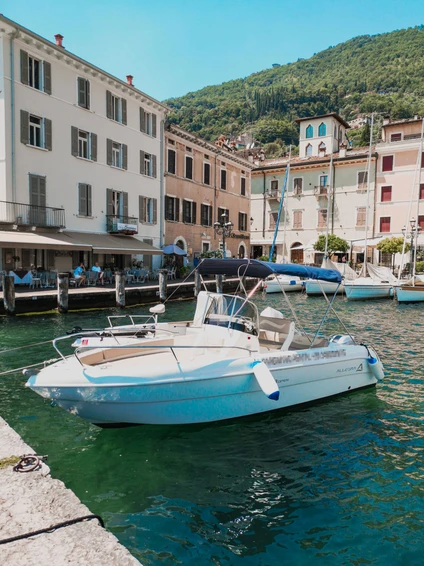 Tour mit Bootsführer ab Gargnano: Gardasee Luxury Mood 1