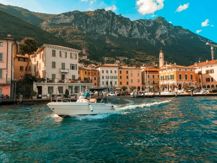 Tour mit Bootsführer ab Gargnano: Gardasee Luxury Mood 0