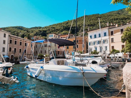 Tour mit Bootsführer ab Gargnano: die beiden Küsten der Gardasee 8