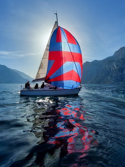Sailing boat trip with skipper and sunset aperitif from Riva del Garda 4