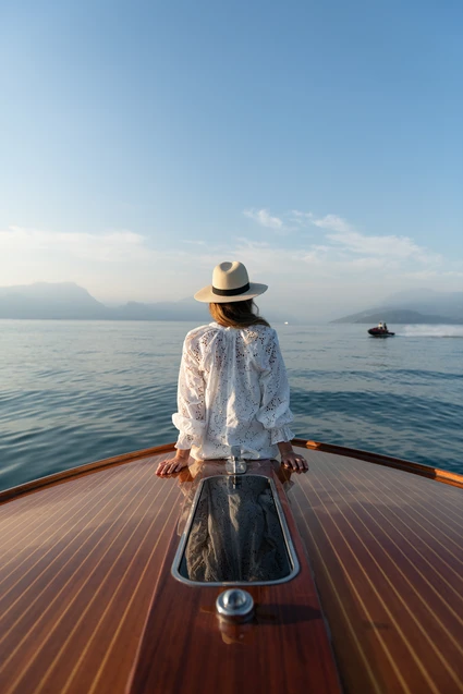 Riva private outing with a skipper from Salò: the elegance of a classic boat on Lake Garda 4