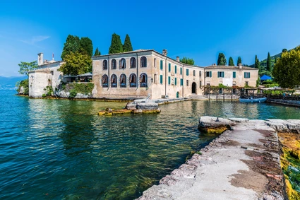 Privatausflug auf der Riva mit Bootsführer ab Bardolino: die Eleganz eines zeitlosen Bootes am Gardasee 12