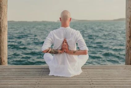 Lezione individuale di yoga in limonaia al Lago di Garda