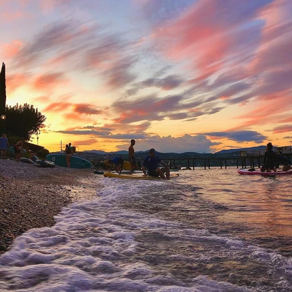 Experience SUP in Desenzano del Garda during sunset 15