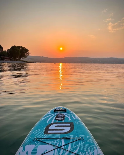 Experience SUP in Desenzano del Garda during sunset 17