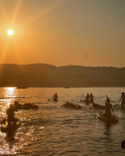 Experience SUP in Desenzano del Garda during sunset 28