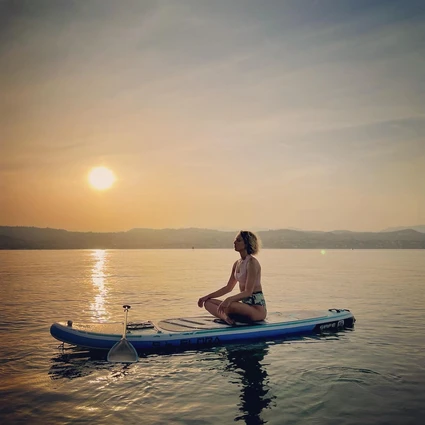 SUP yoga al tramonto nella baia di Desenzano del Garda 27