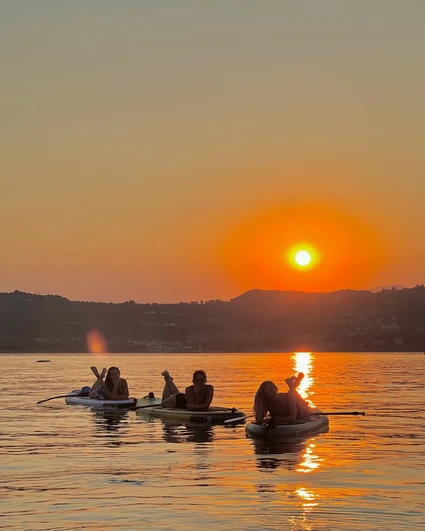 SUP-Yoga bei Sonnenuntergang in der Bucht von Desenzano del Garda 30