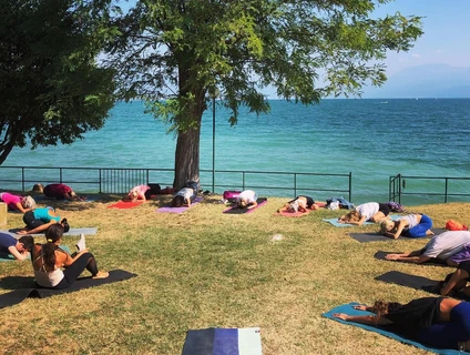 Yoga group lesson outdoors with a view on Lake Garda 7