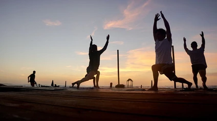 SUP-Yoga bei Sonnenuntergang in der Bucht von Desenzano del Garda 3