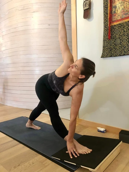 Lezione individuale di yoga in studio a Lazise 6