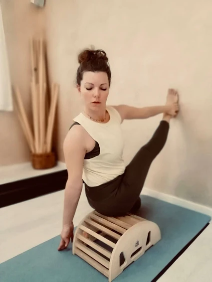 Individual yoga lesson in studio at Rivoltella del Garda 10