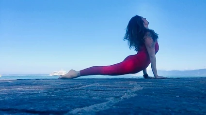 Lezione di yoga di gruppo all'alba al Lago di Garda 10
