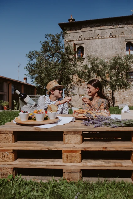 Outdoor picnic in a wine resort at Lake Garda 9