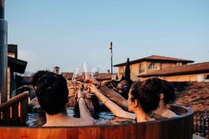 Wine Experience in a hot-tub among the vineyards 3