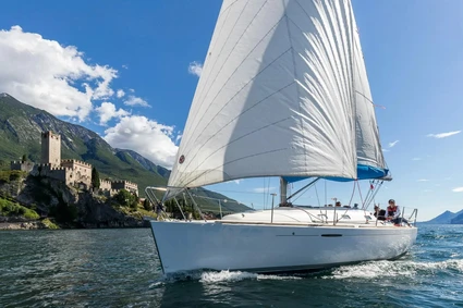 Giro in barca a vela sul Lago di Garda da Peschiera a Sirmione: viaggio unico!