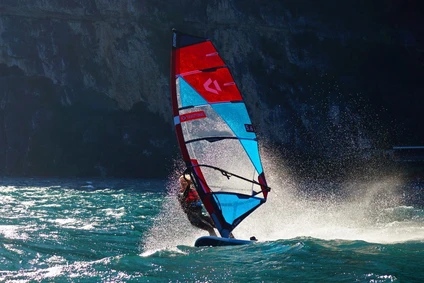 Lezione individuale di windsurf all’alba al Lago di Garda 14