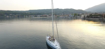 Uscita privata in barca a vela con conducente e aperitivo al tramonto 0