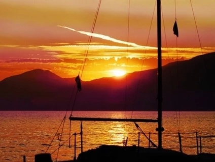 Privater Segeltörn mit Fahrer und Aperitif bei Sonnenuntergang