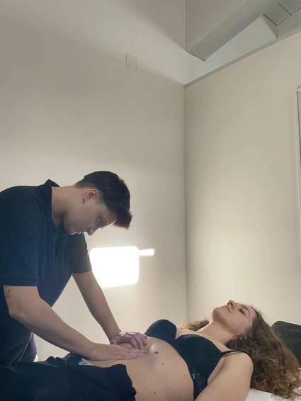 Trattamento massoterapico con massaggiatrice qualificata a Padenghe sul Garda 0