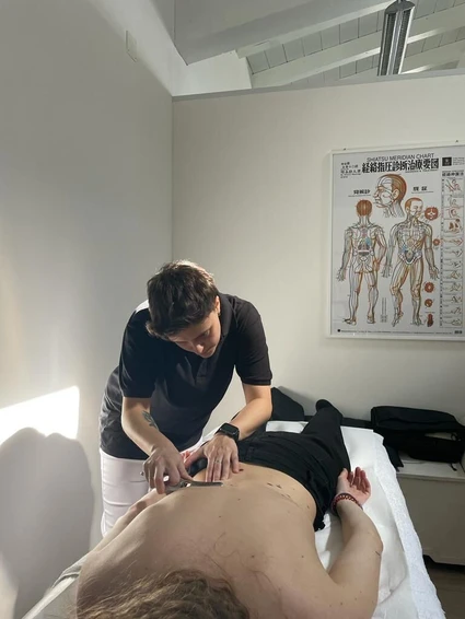 Trattamento massoterapico con massaggiatrice qualificata a Padenghe sul Garda 1