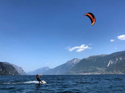 Lektion Kitesurfen für jedes Niveau am Gardasee 9