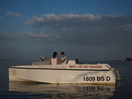 Aperitif bei Sonnenuntergang auf dem Elektroboot im Golf von S.Felice 3