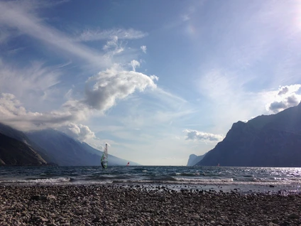 Lezione individuale di windsurf all’alba al Lago di Garda 2