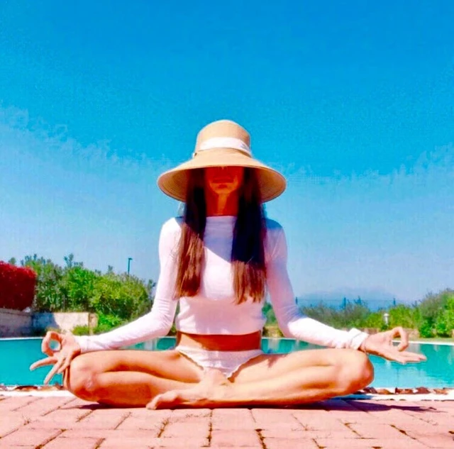 Lezione individuale di yoga all'aria aperta a Desenzano del Garda