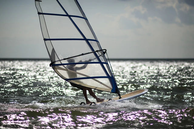 Windsurfing on Lake Garda: lessons and experiences